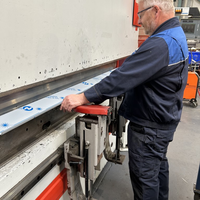 Metal grinding with sparks